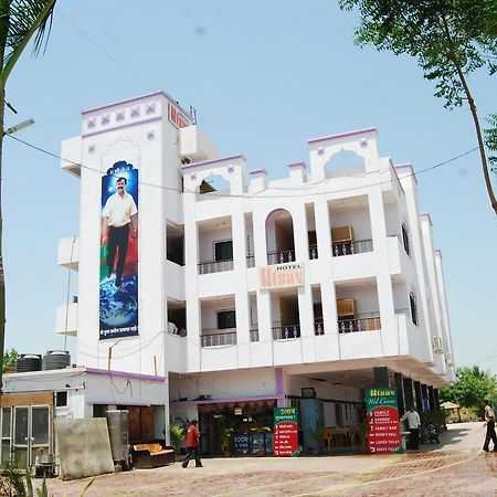Hotel Utsav Ширди Экстерьер фото