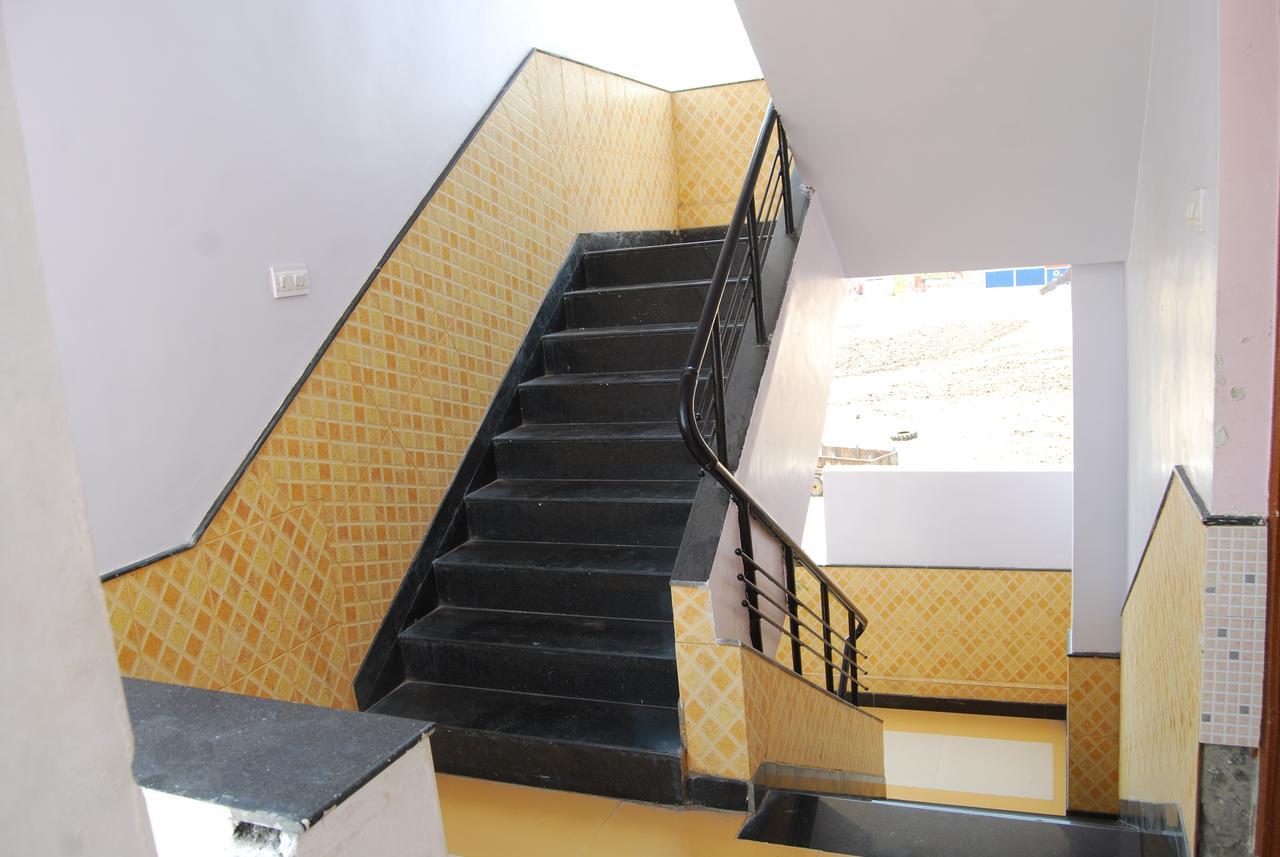 Hotel Utsav Ширди Экстерьер фото