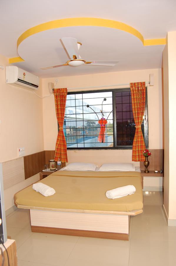 Hotel Utsav Ширди Экстерьер фото