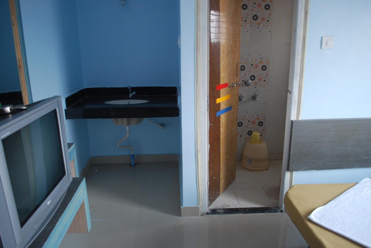 Hotel Utsav Ширди Экстерьер фото