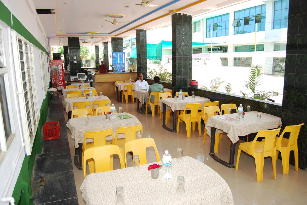 Hotel Utsav Ширди Экстерьер фото