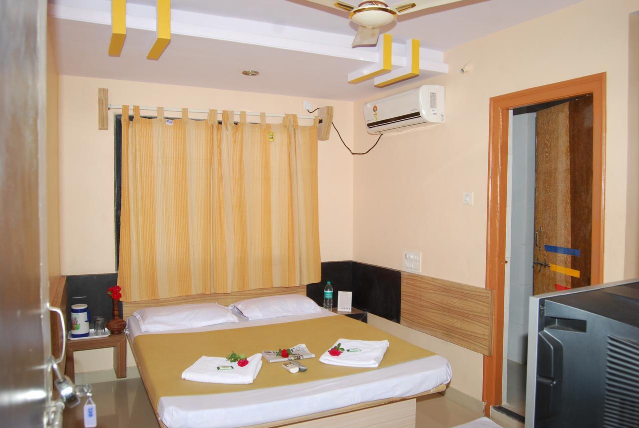 Hotel Utsav Ширди Экстерьер фото