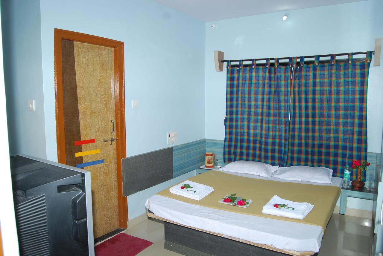 Hotel Utsav Ширди Экстерьер фото
