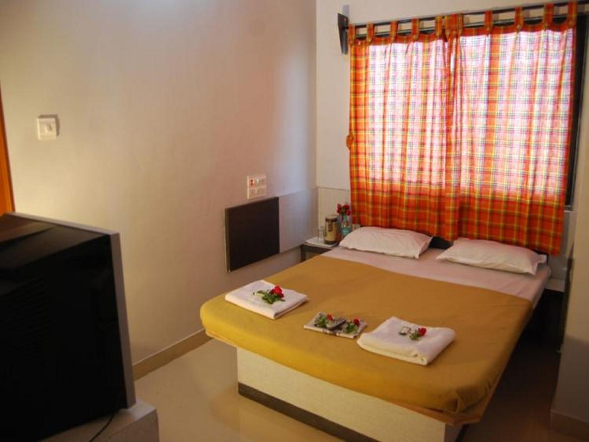 Hotel Utsav Ширди Экстерьер фото