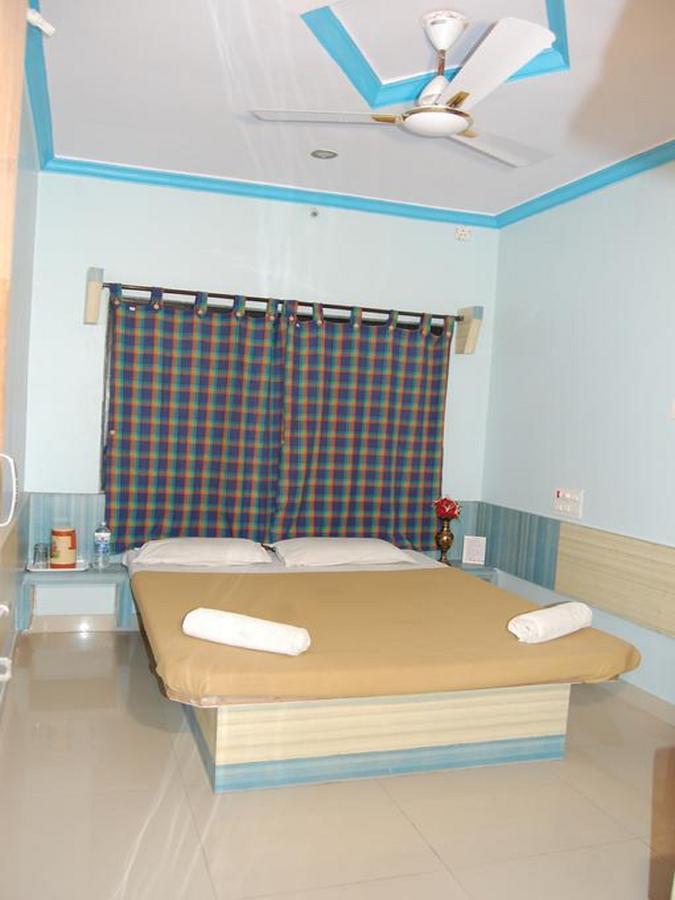 Hotel Utsav Ширди Экстерьер фото